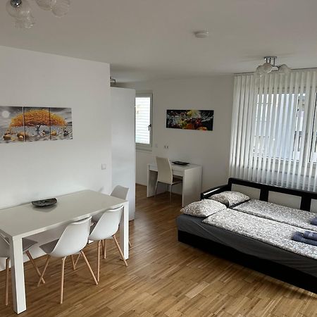 Hauptbahnhof Ferienwohnung Am Park Vienna Esterno foto