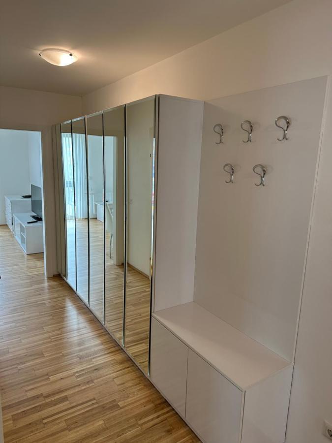 Hauptbahnhof Ferienwohnung Am Park Vienna Esterno foto