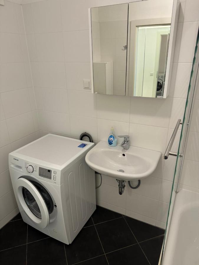 Hauptbahnhof Ferienwohnung Am Park Vienna Esterno foto
